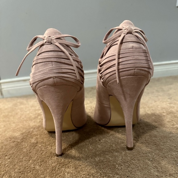 High heeled light pink pumps - Picture 2 of 3